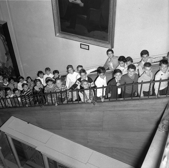 Children on stairs in Gray Rotunda
